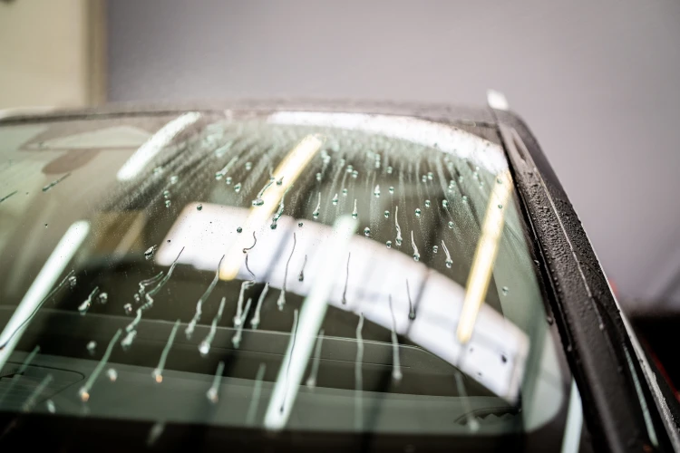 efekt hydrofobowy po aplikacji niewidzialnej wycieraczki soft99 glaco qad